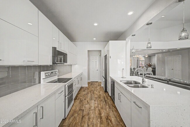 Building Photo - 6217 W Monona Dr