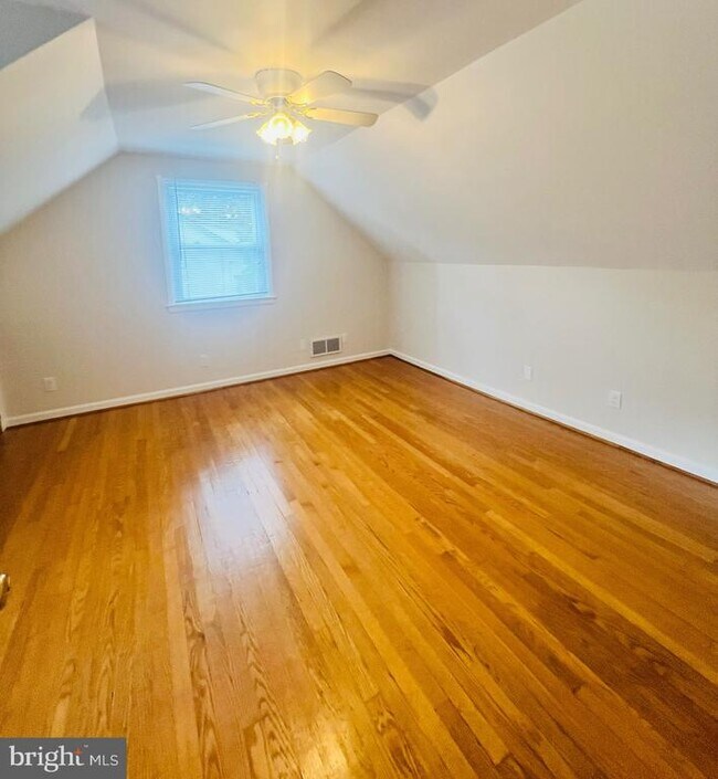 Building Photo - 407 Anderson Ave