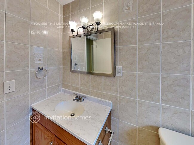 Building Photo - 512 Elm Dr