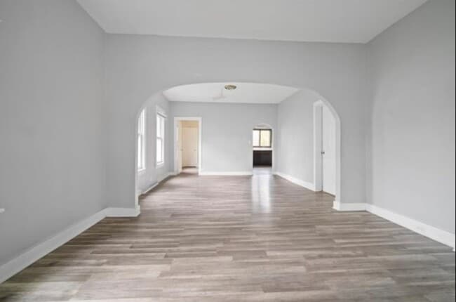Building Photo - 803 W Grove St