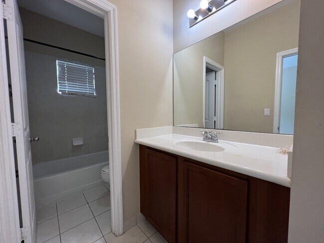 Building Photo - 3530 NW 29th Ct