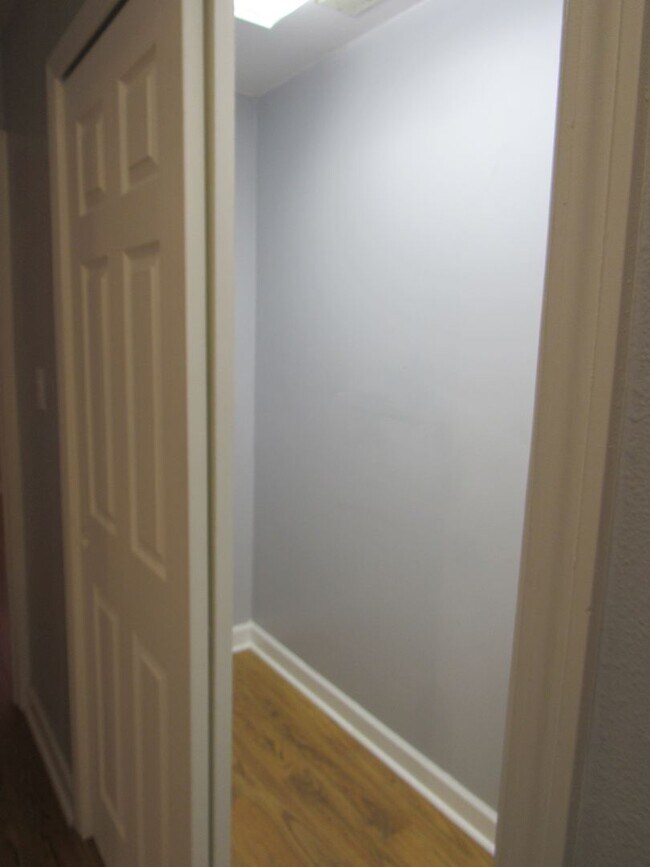 Building Photo - Contact Peggy 501 676 1758