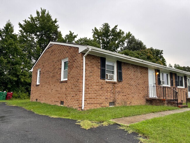 Building Photo - N Valor Drive 1633