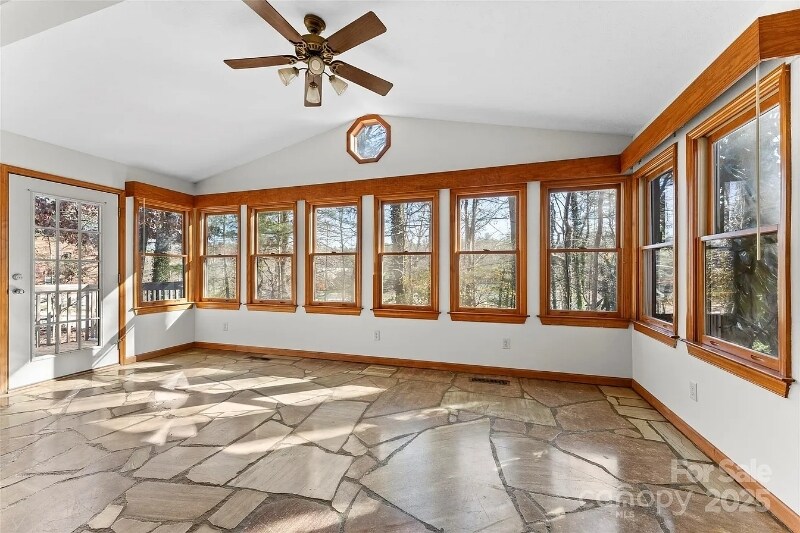 Building Photo - 550 Kinross Dr