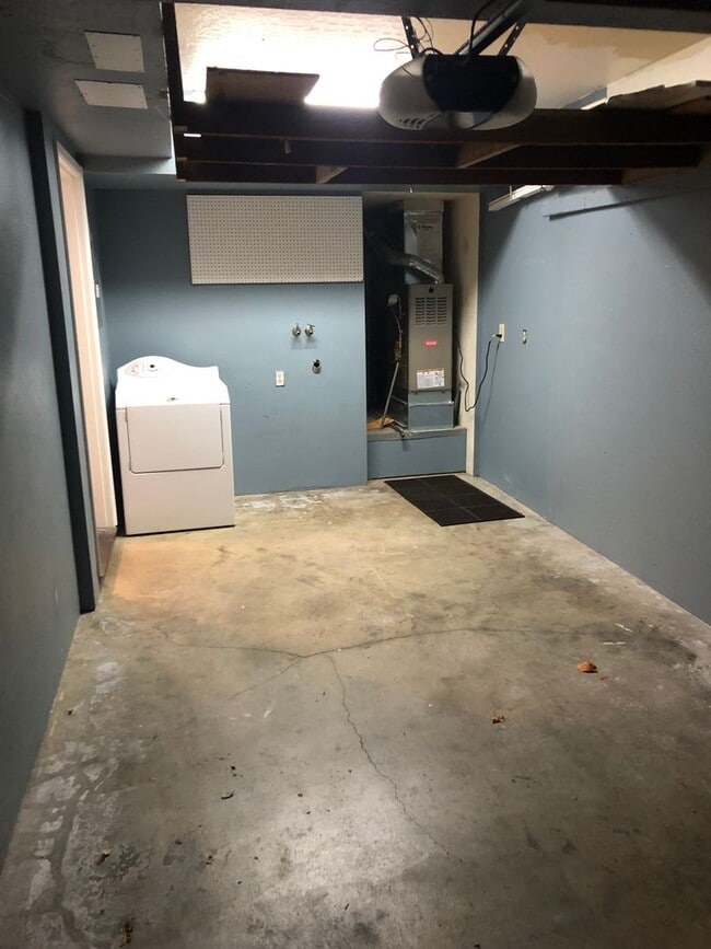 Building Photo - 2Br/2Ba - 1 Car Garage Townhouse in the He...