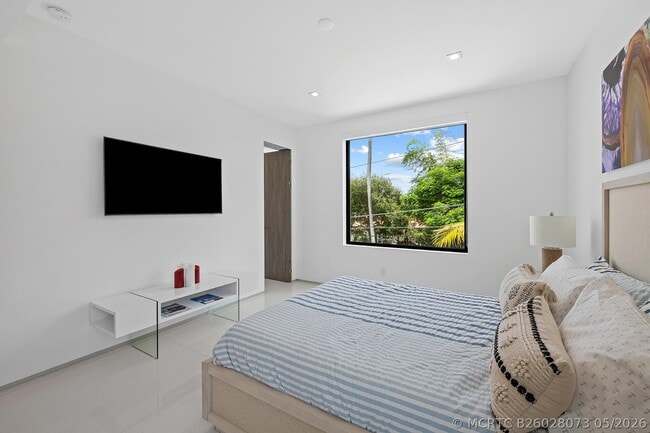 Building Photo - 401 Lido Dr