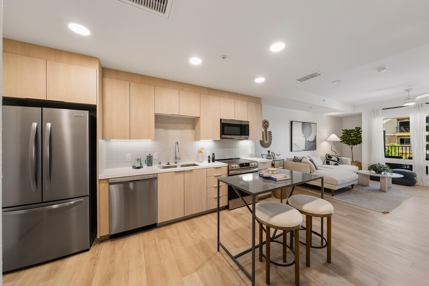 Primary Photo - Monroe