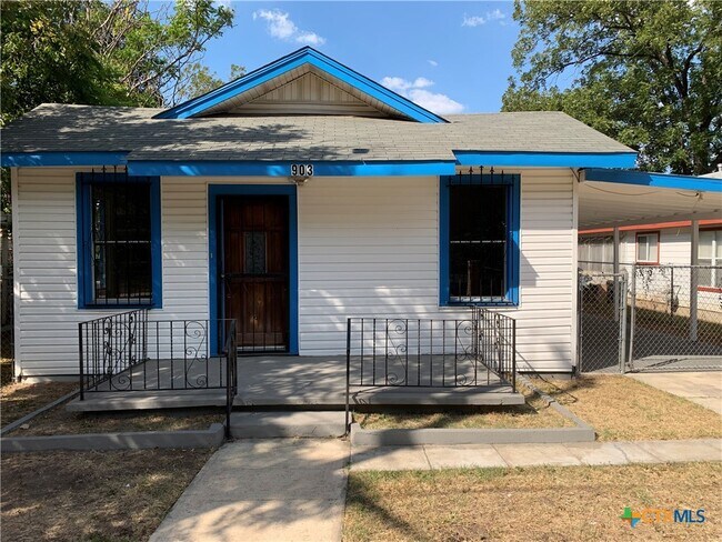 Building Photo - 903 Recio St