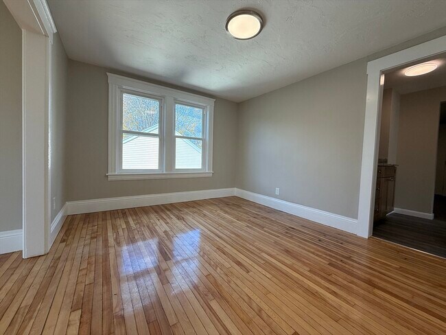 Building Photo - 11 Eureka St