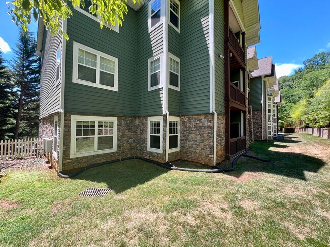 Building Photo - 3-Bed, 2-Bath Condo with Garage! One month...