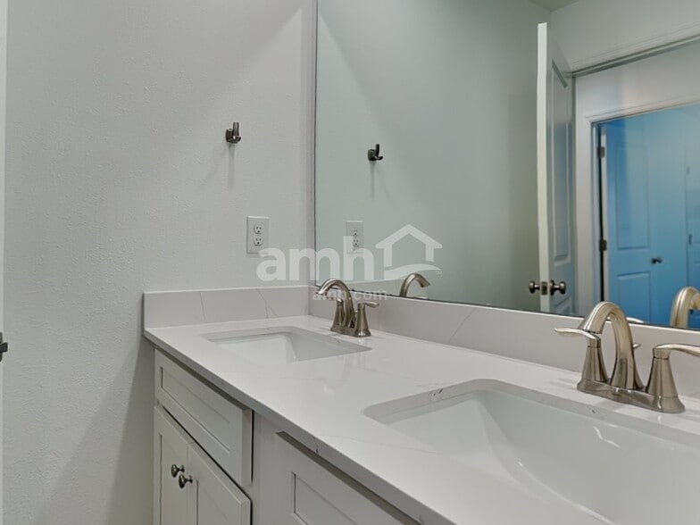 Building Photo - 6786 Atlantic Bch Ave