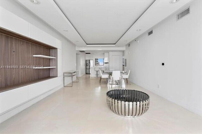 Building Photo - 601 NE 36th St