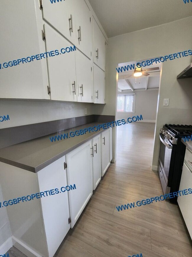 Building Photo - ** Self Guided Tour **Belmont Shores Updat...