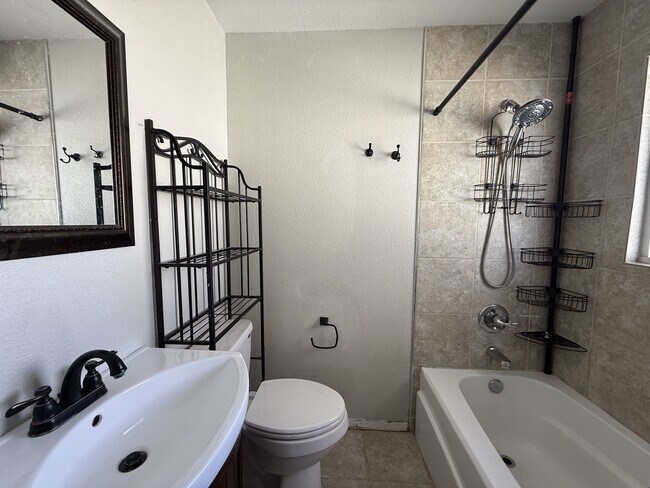 Building Photo - 3412 Baumann Ave