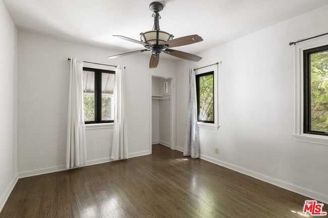 Building Photo - 11269 La Maida St