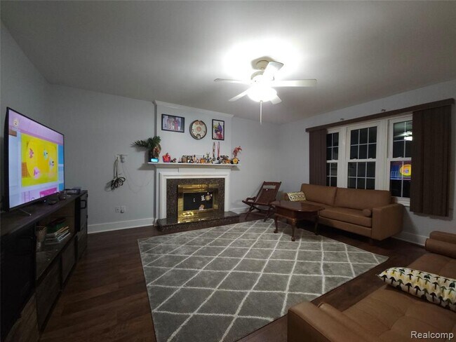 Building Photo - 45520 Morningside Dr