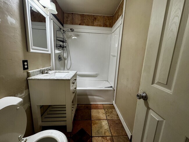 Building Photo - 719 Small St