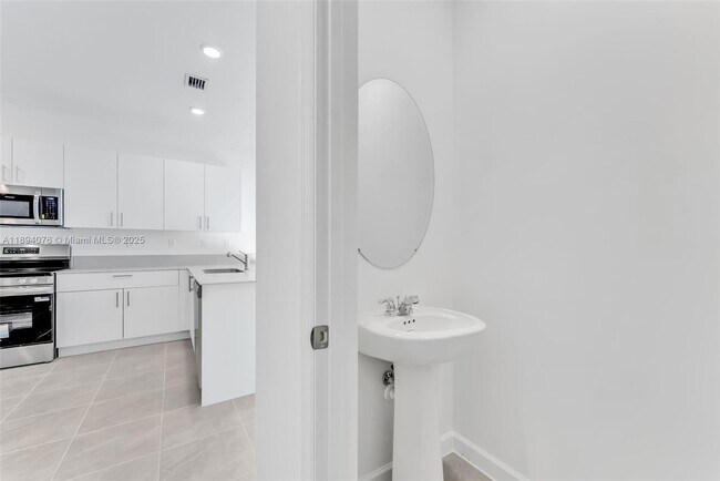 Building Photo - 2522 SE 27th Dr