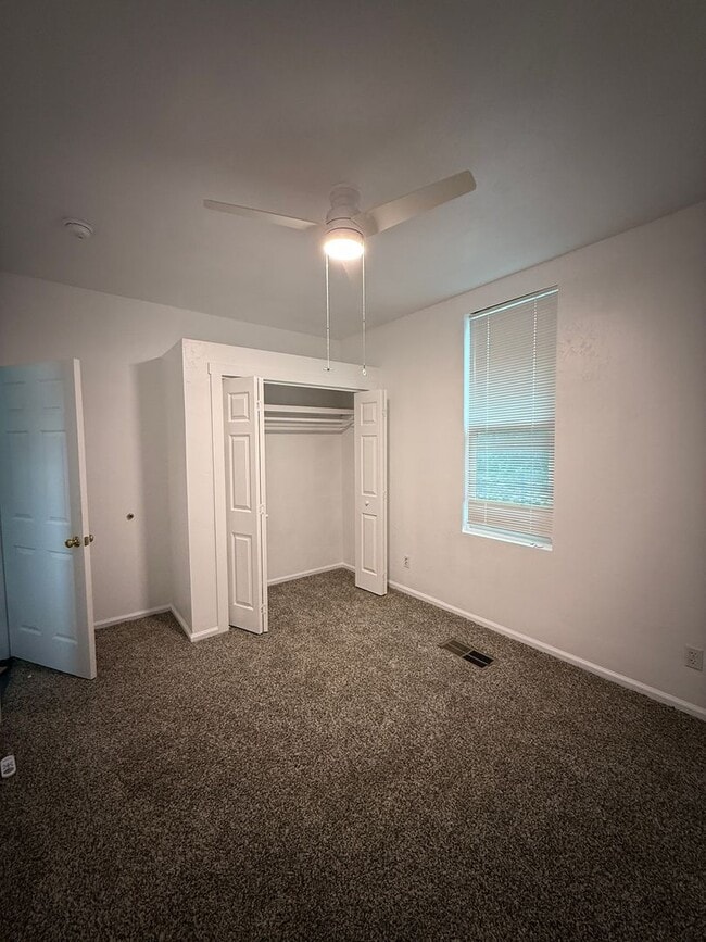 Building Photo - 3-bedroom, 1-bath home in Redding blends historic charm with modern finishes!