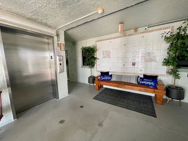 Building Photo - Furnished 2 Bed, 2 Bath Condo – Available ...