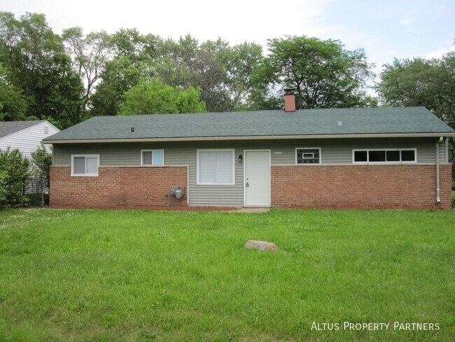 Building Photo - 16535 Spaulding Ave