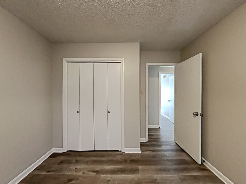 Building Photo - 8401 Southernwood Cove