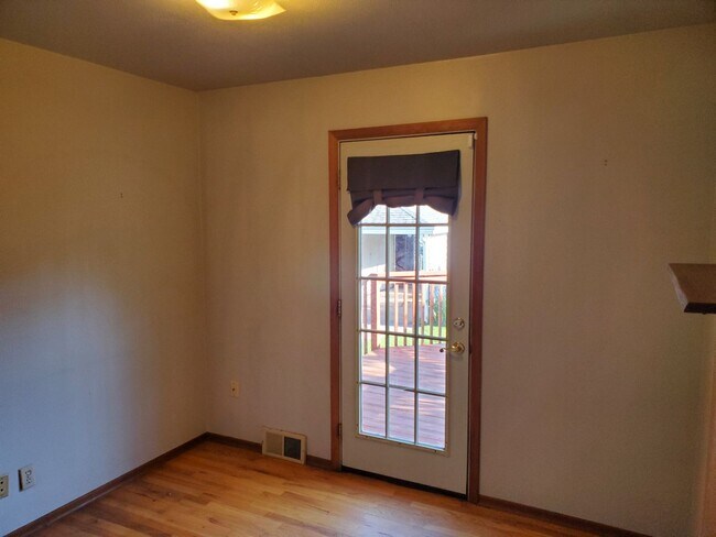 Building Photo - Charming 4 BR/ 2 BA North Spokane Home