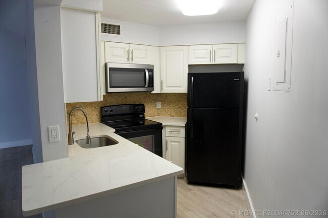 Building Photo - 213 Lake Pointe Dr