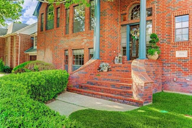 Building Photo - 1706 Country Squire Dr