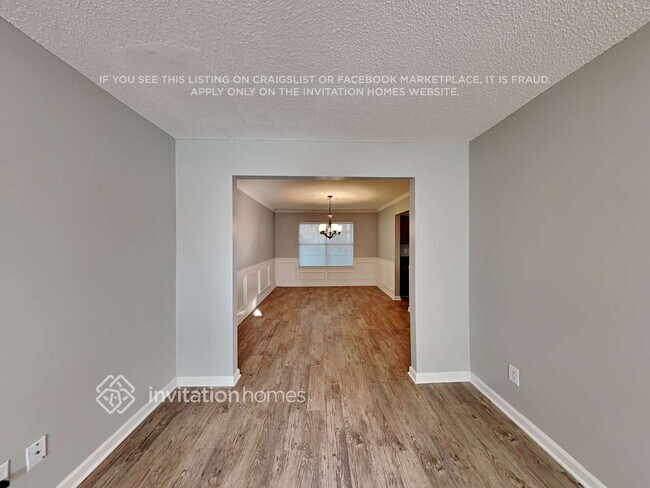 Building Photo - 6950 Foxmoor Way