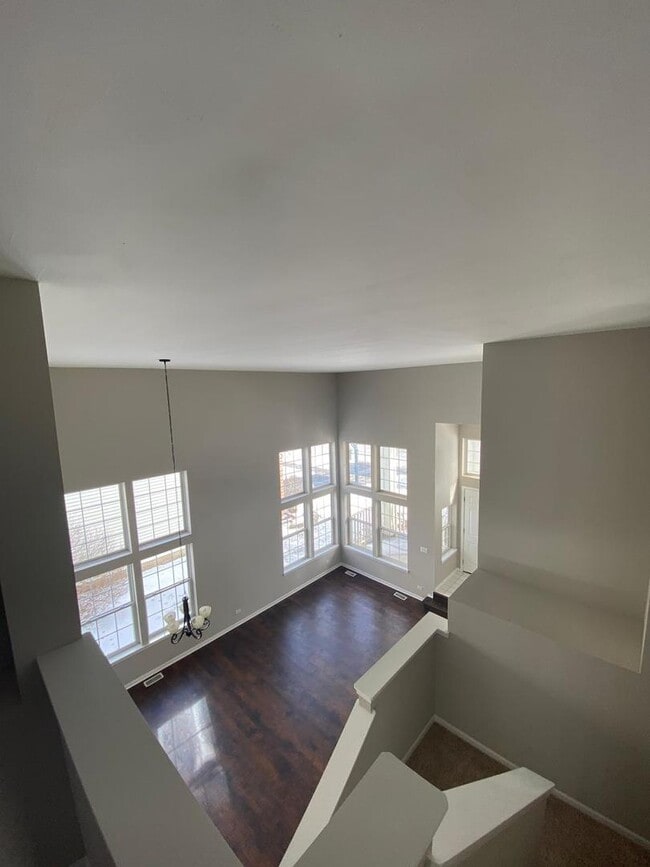 Building Photo - 2824 Whitehall Ln