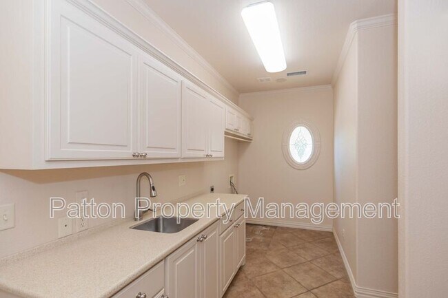Building Photo - 6910 Logan Pl