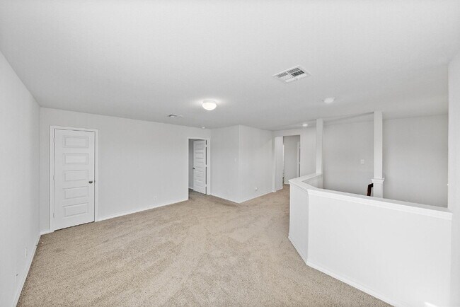 Building Photo - Spacious 5-Bedroom Rental on Oversized Cor...
