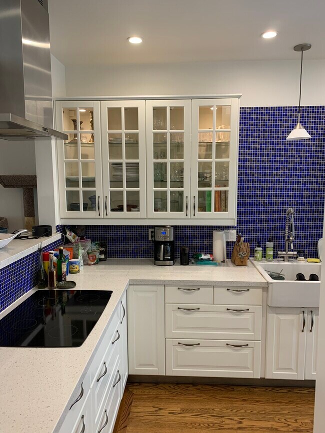 Building Photo - 1755 Filbert Street, Unit 1D