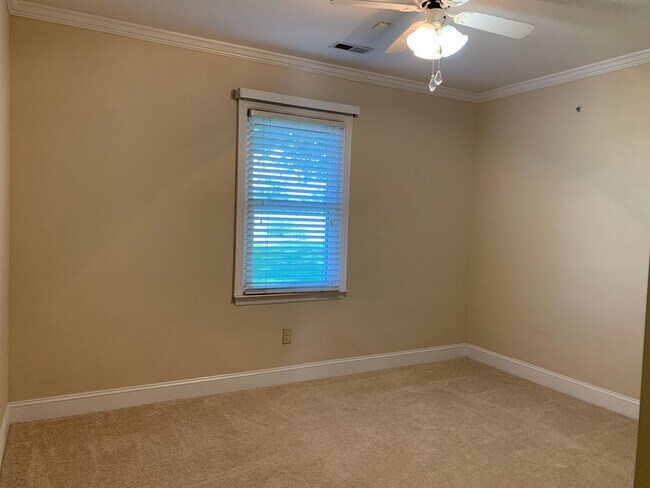 Building Photo - Beautiful Home on Lake Clermont