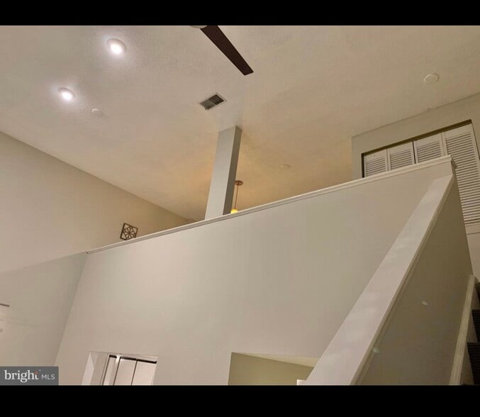 Building Photo - 1040 Deer Ridge Dr
