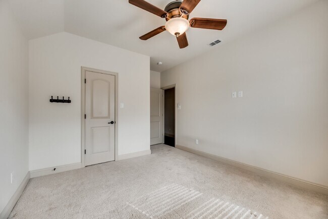 Building Photo - Modern 3 Bed Townhouse with Granite Countertops and Hardwood Floors in Keller, TX