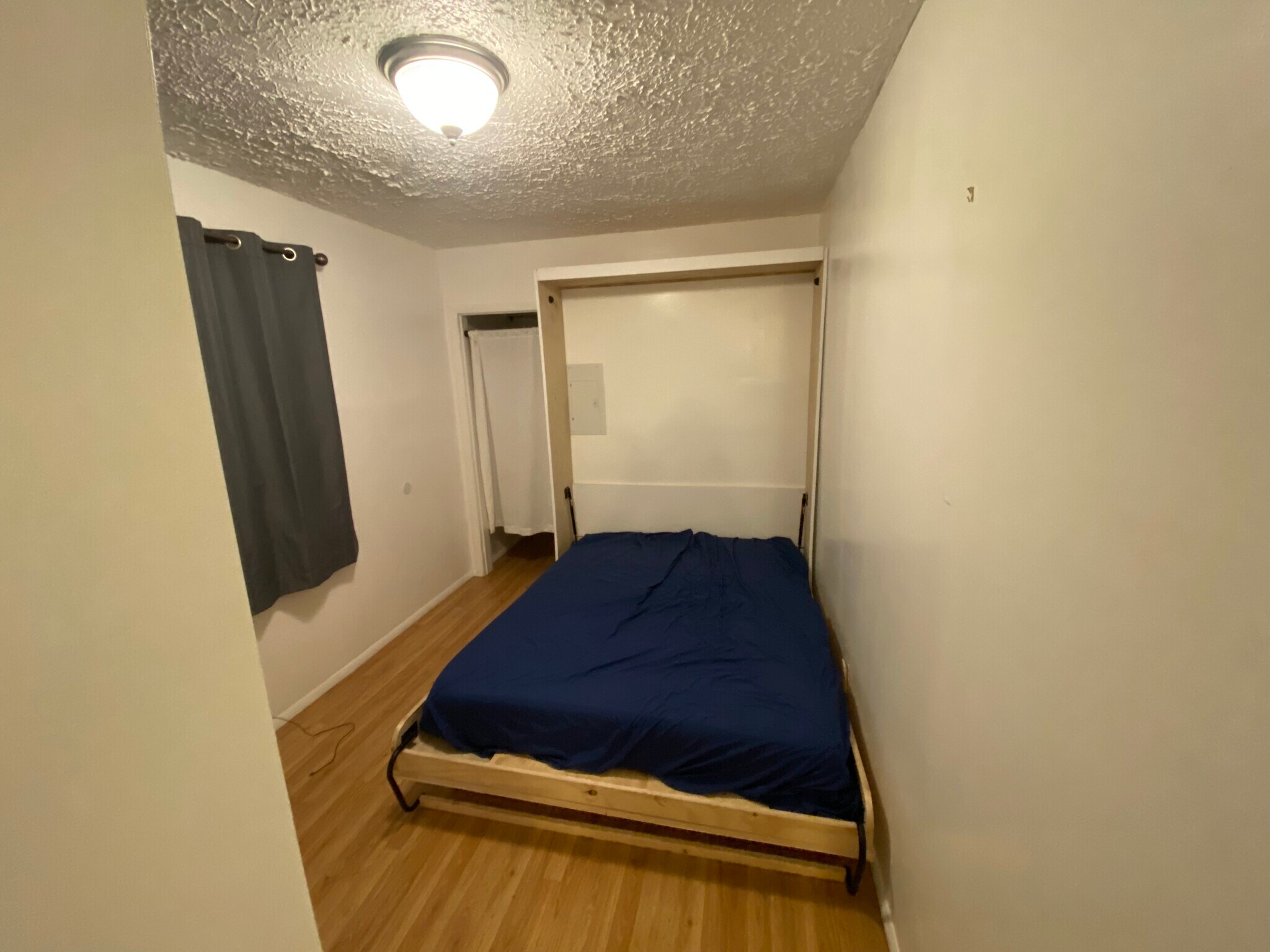 Building Photo - 160 E Leslie Ave