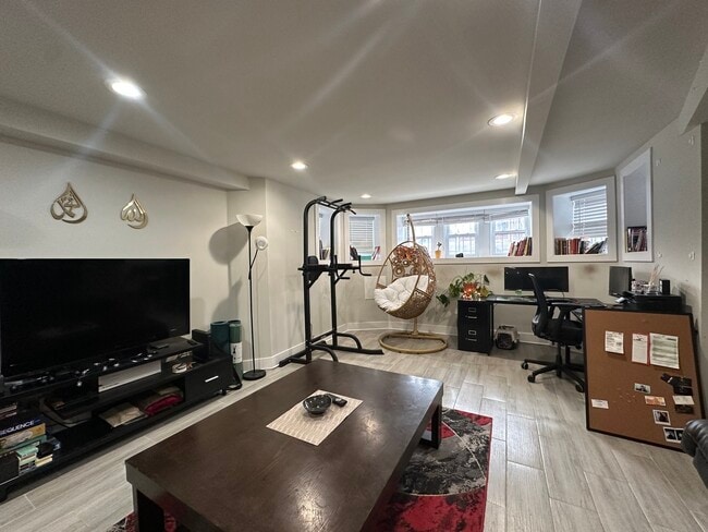 Building Photo - 2524 W Superior St