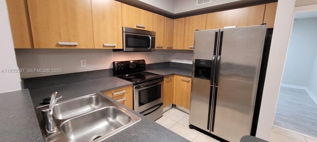 Building Photo - 471 NE 25th St