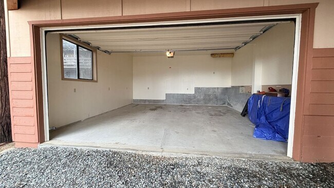 Building Photo - 26823 Crestview Dr