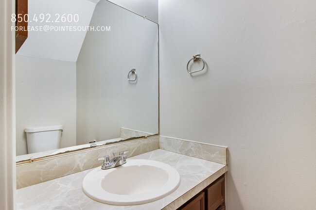 Building Photo - 23 Cape Dr NW