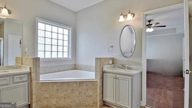 Building Photo - 2717 Mt Carmel Rd