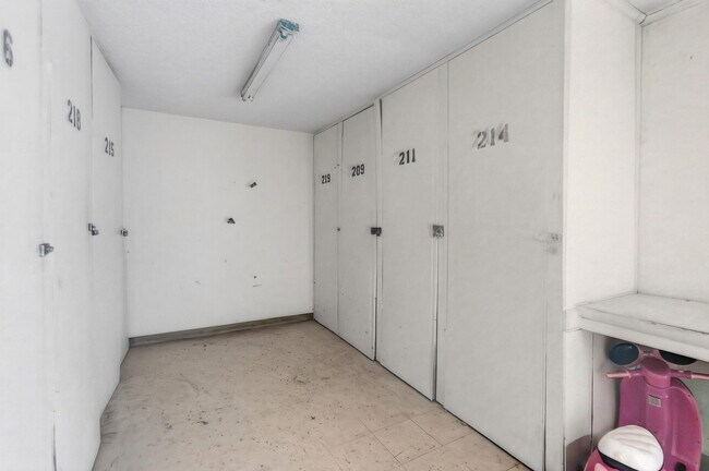 Building Photo - 500 SW 2nd Ave