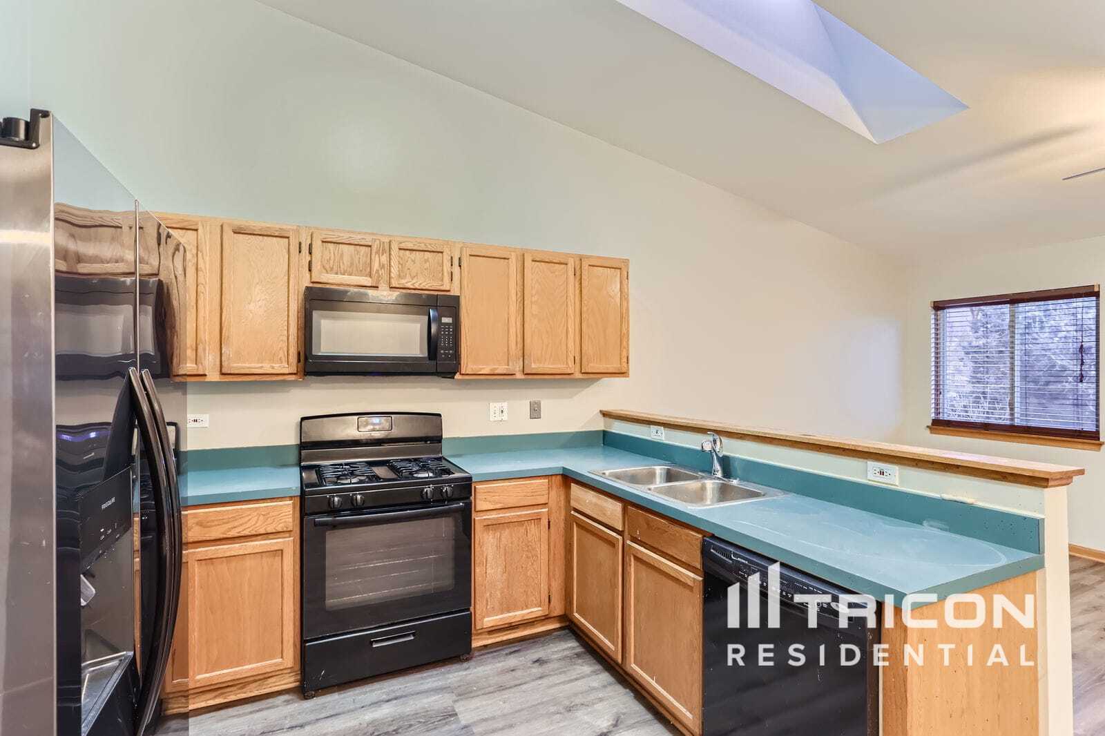 Building Photo - 924 Deer Trail Dr