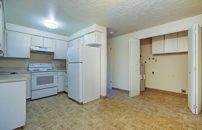 Building Photo - Gladson 3802