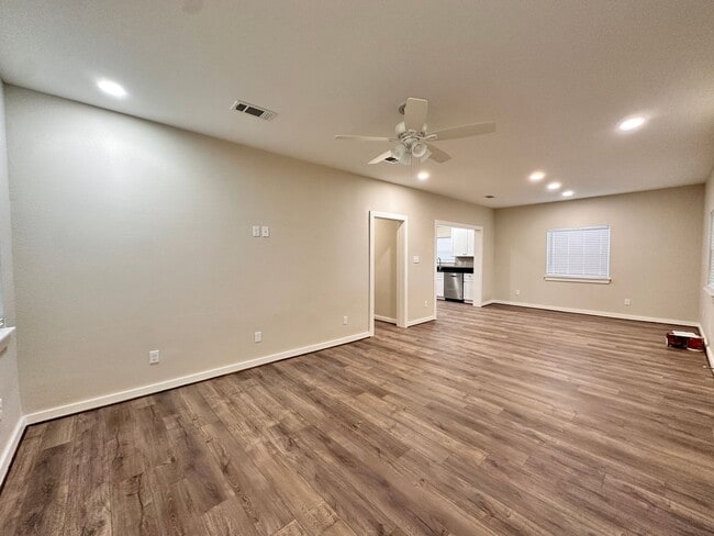 Building Photo - 3 Bed House Close to Historical Downtown Bryan