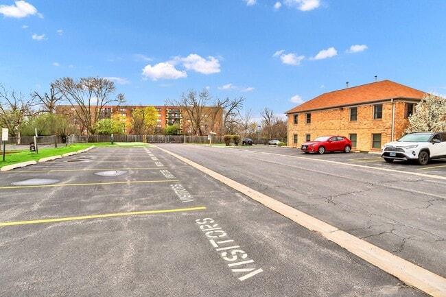 Building Photo - 1700 Fayette Walk