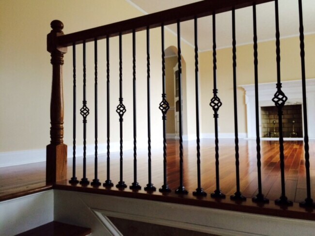 Building Photo - 124 Arlington Cir