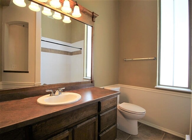 Building Photo - Beautiful 4 Bed 2 Bath in Edmond